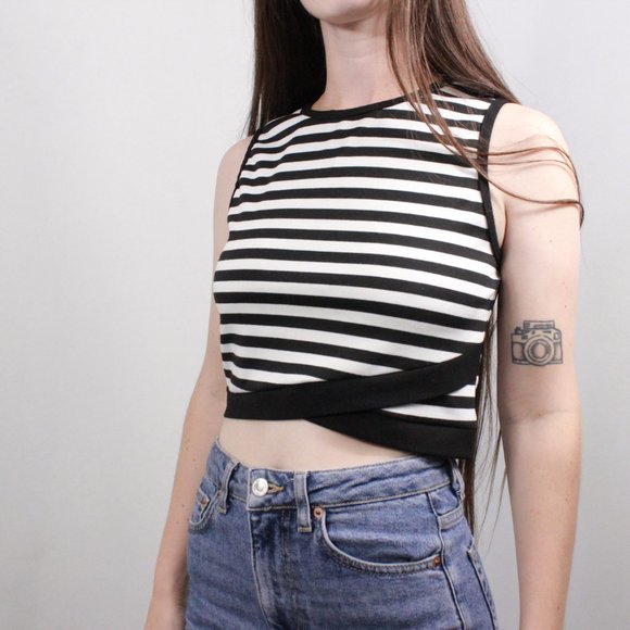 Eclipse Cropped Top - Picture 1 of 4